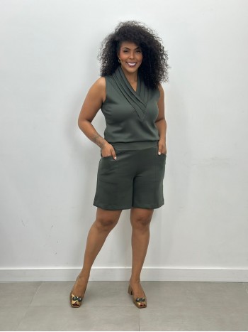 Bermuda Silvia Malha levemente Encorpada verde militar