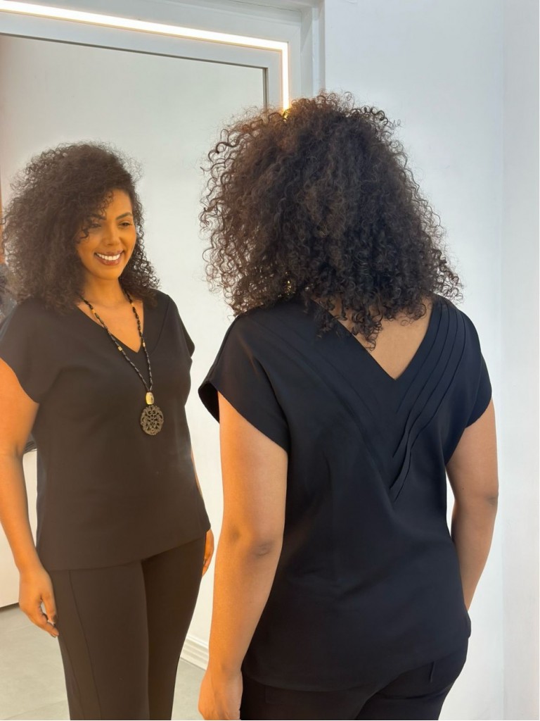 Blusa Mara Malha Levemente encorpada preta