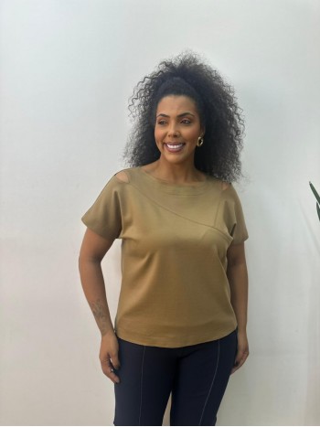 Blusa Cássia Malha Levemente encorpada castor