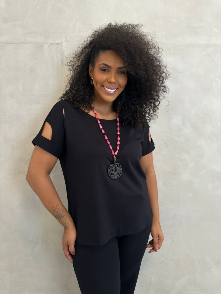 Blusa Roseli Malha Levemente encorpada preta