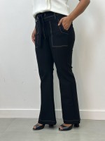 CALÇA TULIPA C/ ILHÓS Malha Encorpada preta c/ pesponto off-white