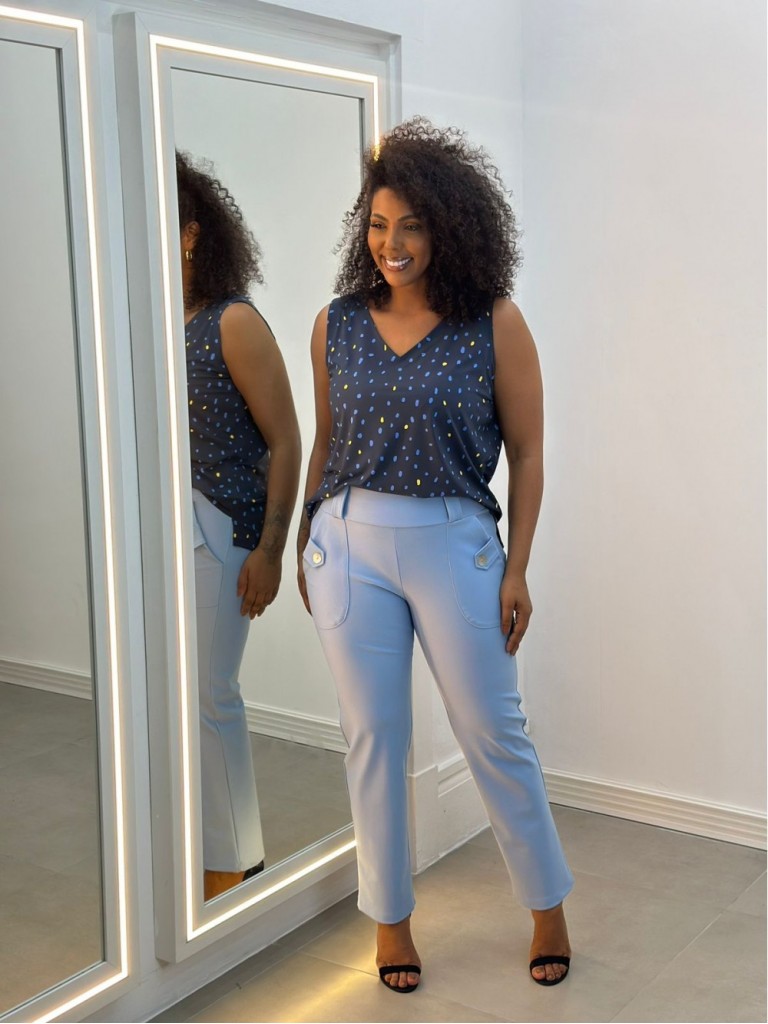 Calça Botão Madre Pérola Malha Encorpada azul bebê