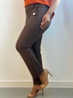 Calça Botão Madre Pérola Malha Encorpada MARROM