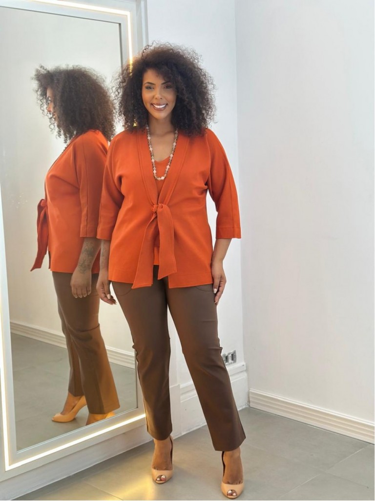 Calça Botão Madre Pérola Malha Encorpada MARROM