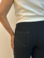 Calça New Marluce Malha Encorpada preta c/ pesponto off-white