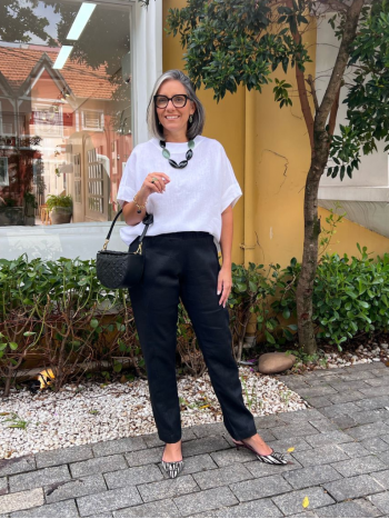 Calça Isabela preta e blusa Iranice off-white em linho