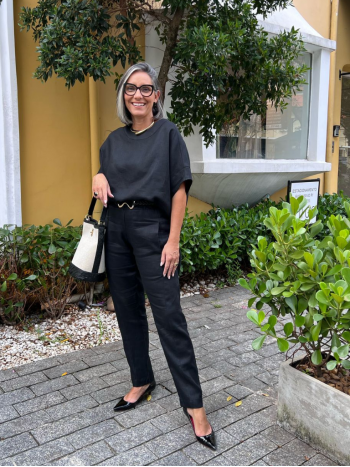 Calça Isabela preta e blusa Iranice preta em linho