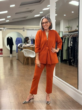 calça BOTÃO MADRE PÉROLA, REGATA CLÁUDIA E KIMONO NICE