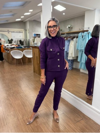 Calça new violeta e jaqueta dália beringela