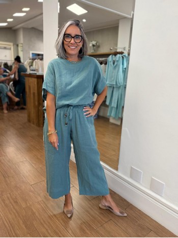 PANTACOURT SONAYARA e BLUSA IRANICE em LINHO VERDE