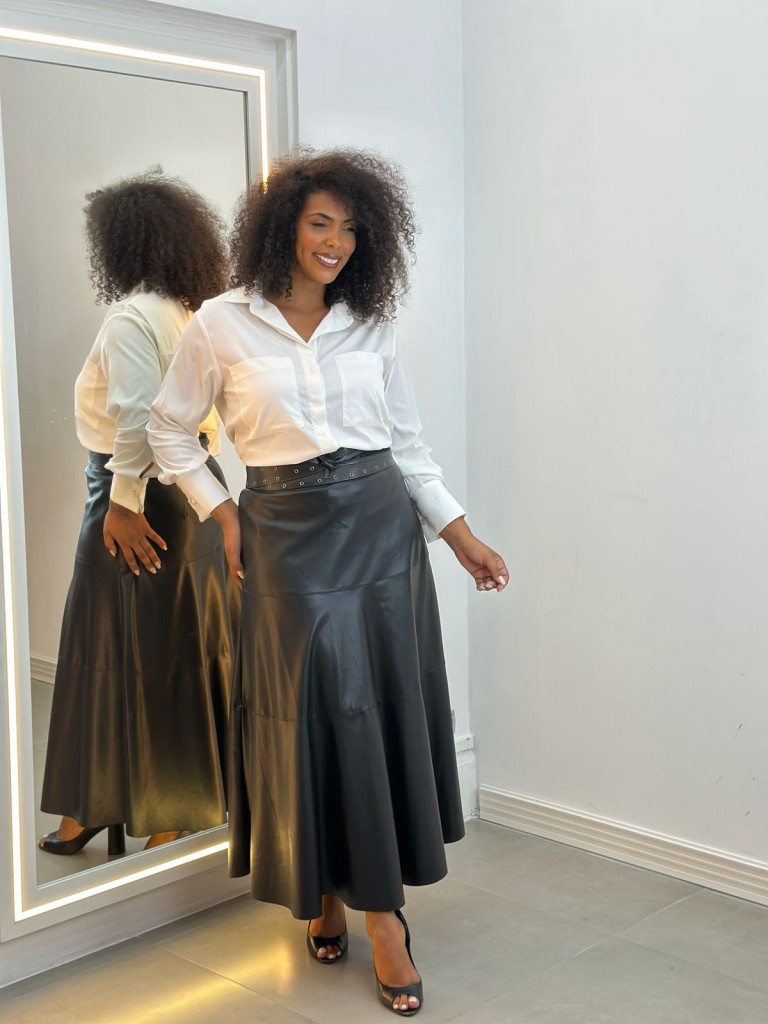 saia COURO ECO PRETA