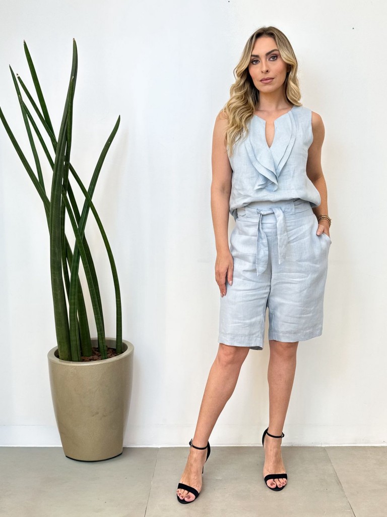 BERMUDA em LINHO azul bebê