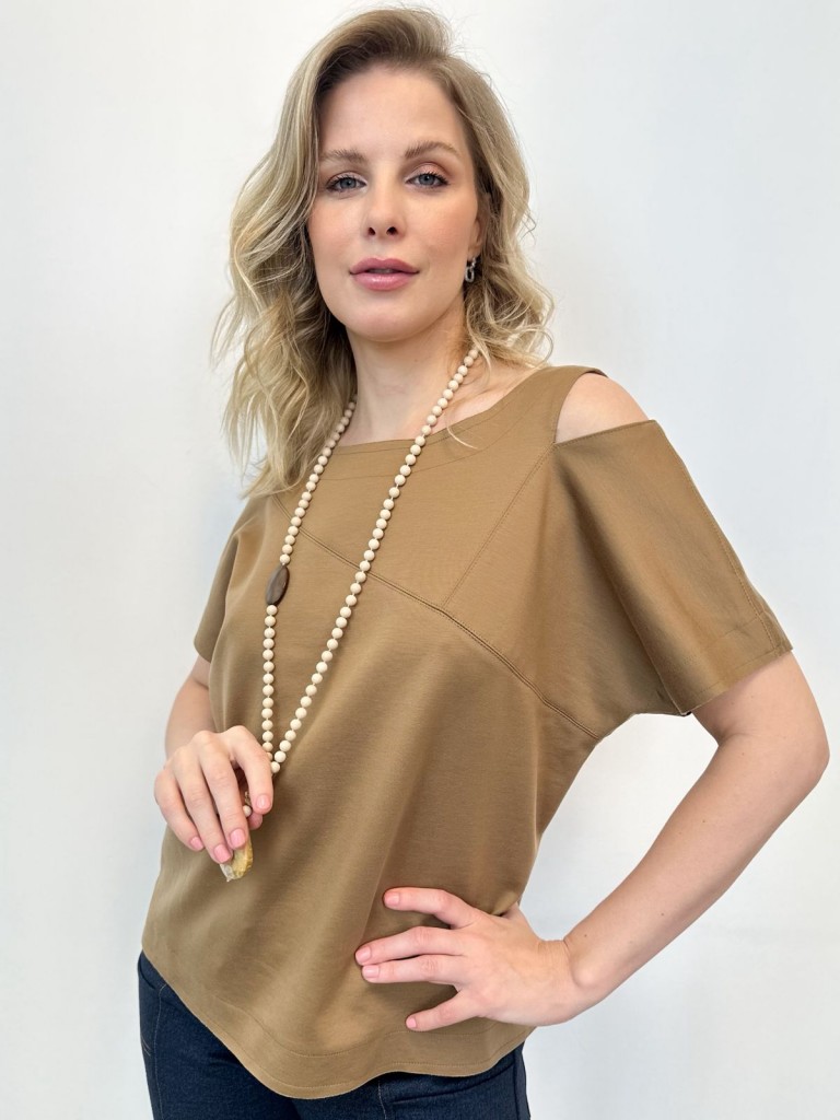 Blusa Cássia Malha levemente encorpada camelo