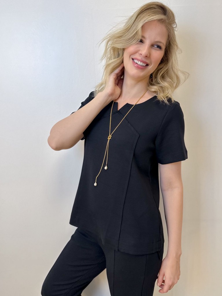 Blusa Alda Malha Levemente encorpada preta