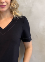 Blusa wilma malha levemente encorpada preta