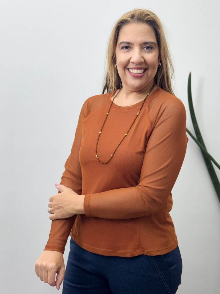 BLUSA MARI EM TULE FERRUGEM