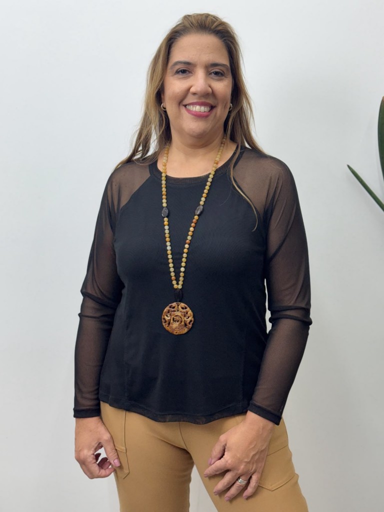 BLUSA MARI EM TULE PRETA