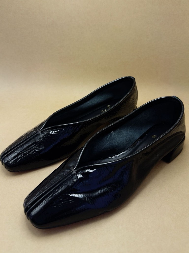 Sapatilha verniz preta