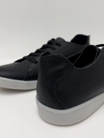 Tênis preto