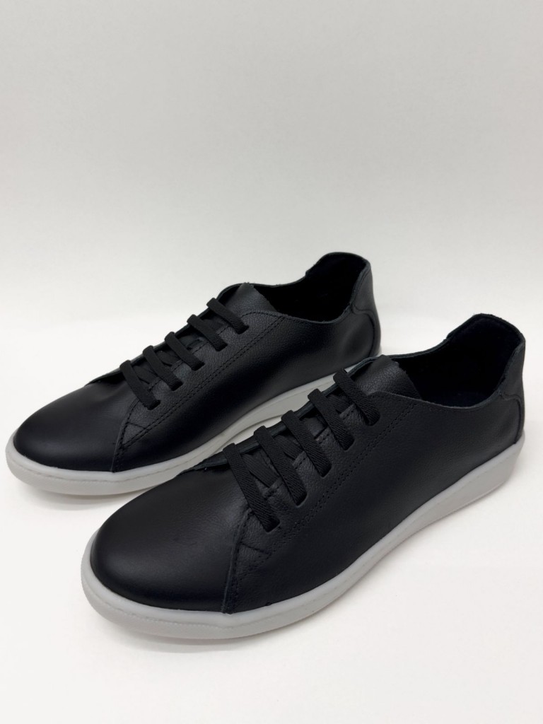 Tênis preto