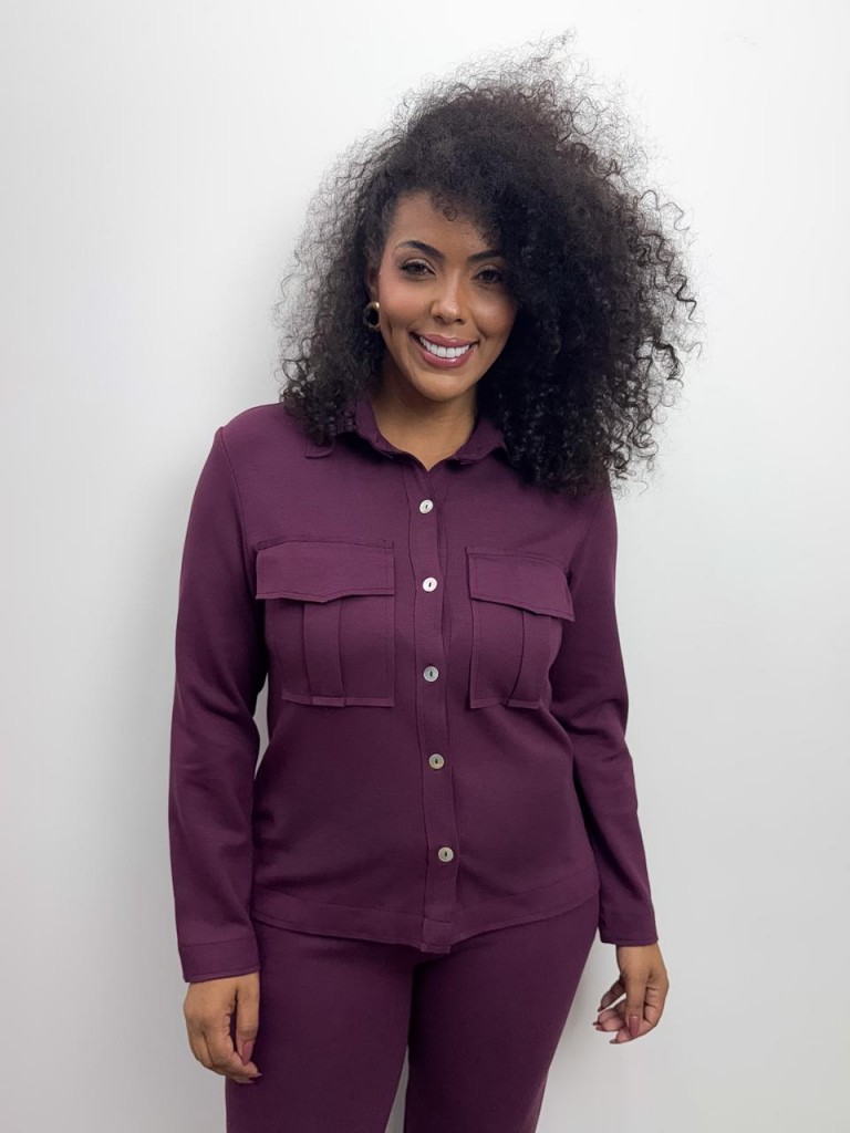 camisa drica malha levemente encorpada beringela