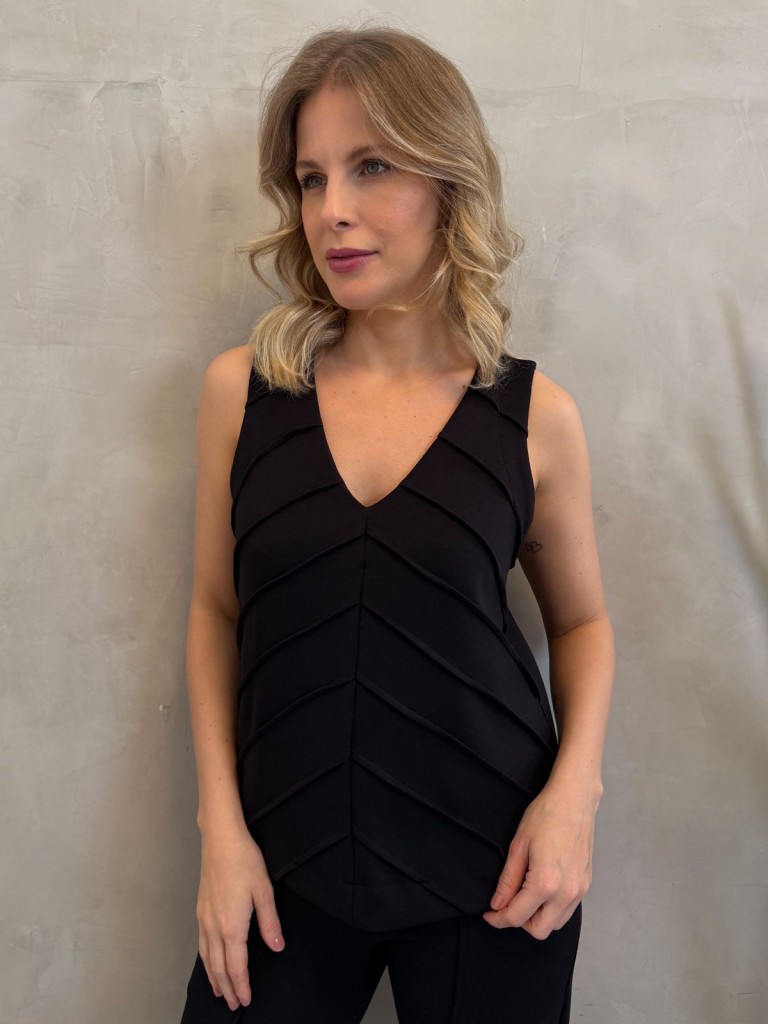 regata ingrid malha levemente encorpada preta