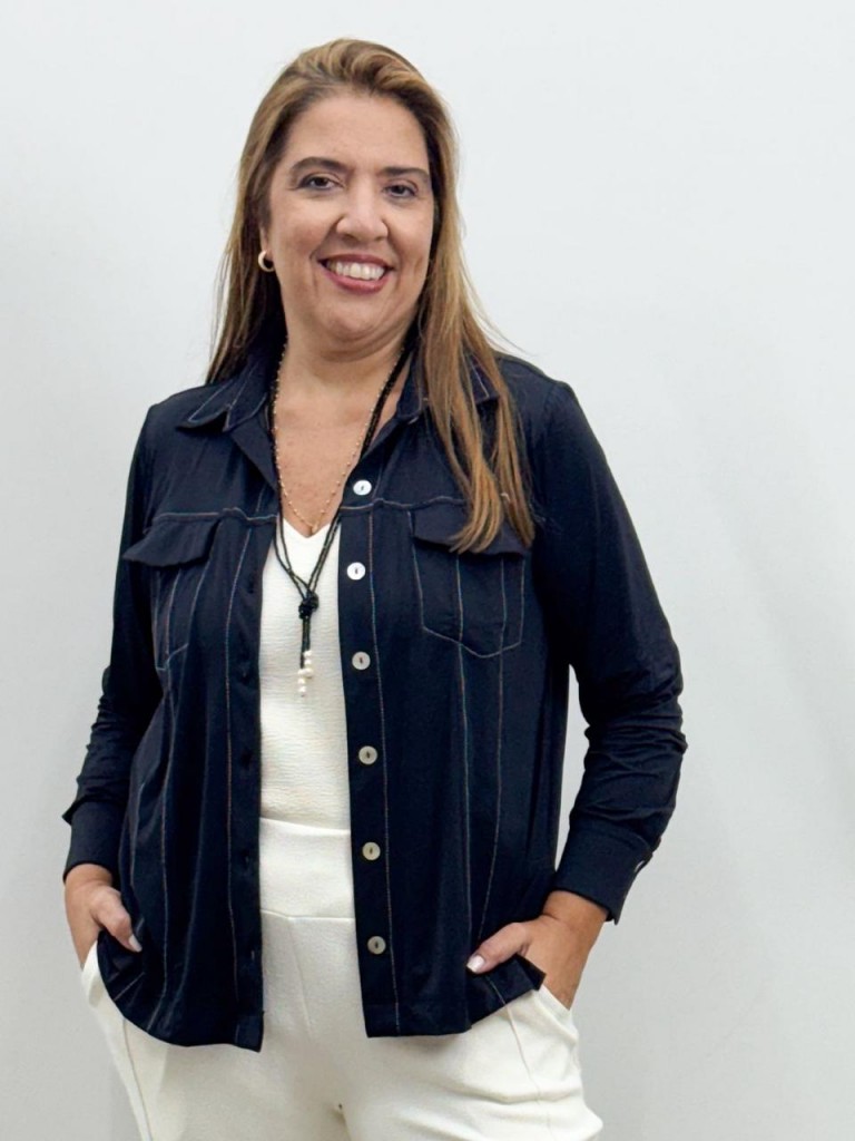 CAMISA ISADORA PRETA COM PESPONTO OFF